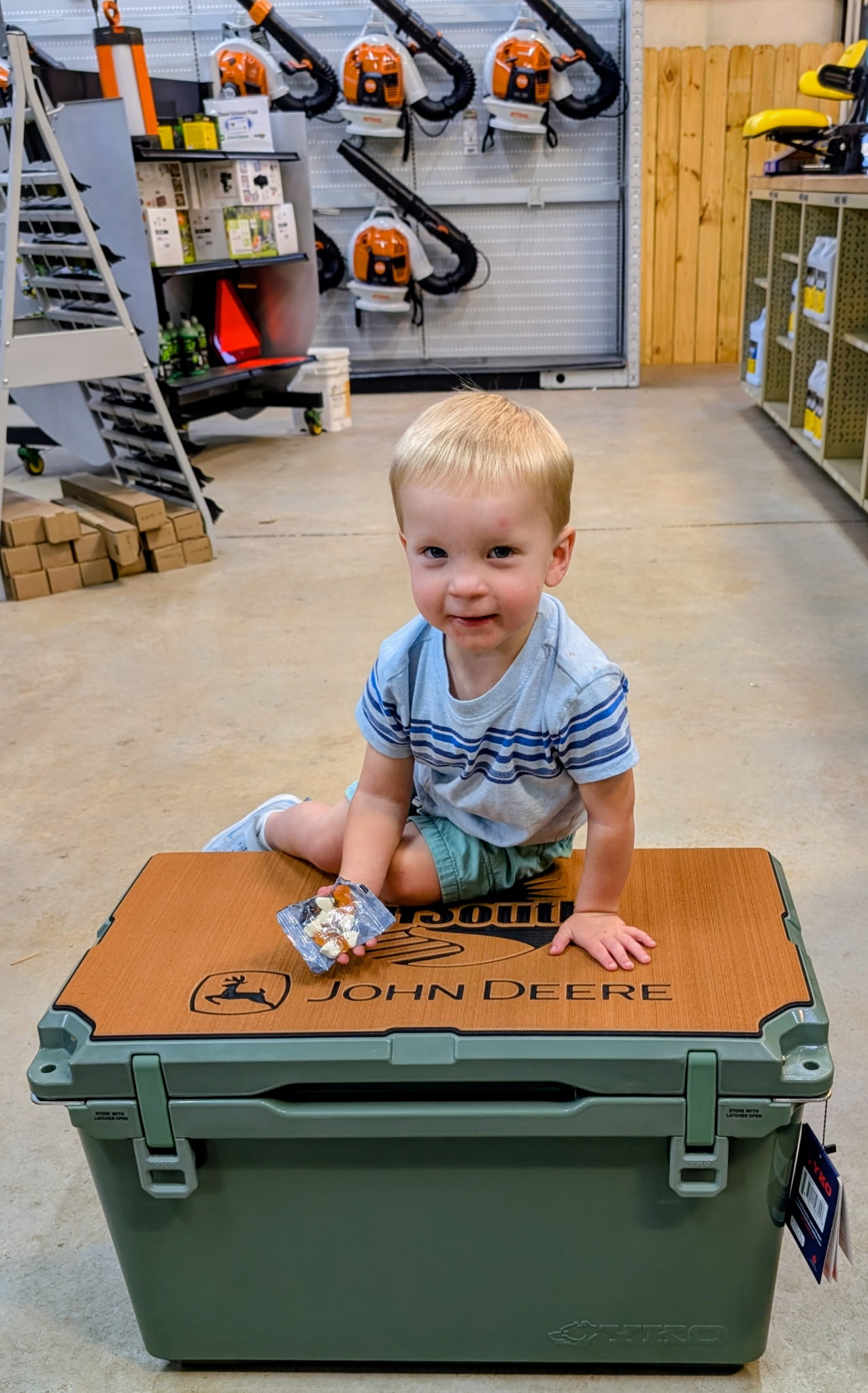 SunSouth John Deere Holiday Gift Guide 2025: Gifts That Work as Hard as You Do